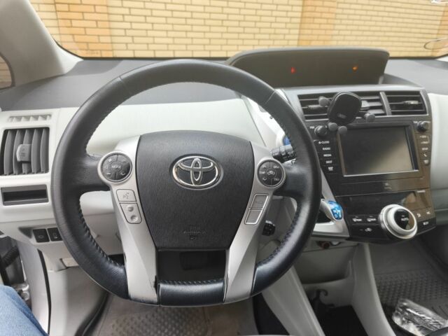 Серый Тойота Приус, объемом двигателя 0 л и пробегом 160 тыс. км за 13000 $, фото 4 на Automoto.ua