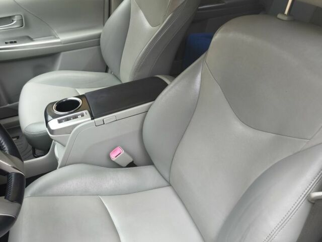 Серый Тойота Приус, объемом двигателя 0 л и пробегом 160 тыс. км за 13000 $, фото 5 на Automoto.ua