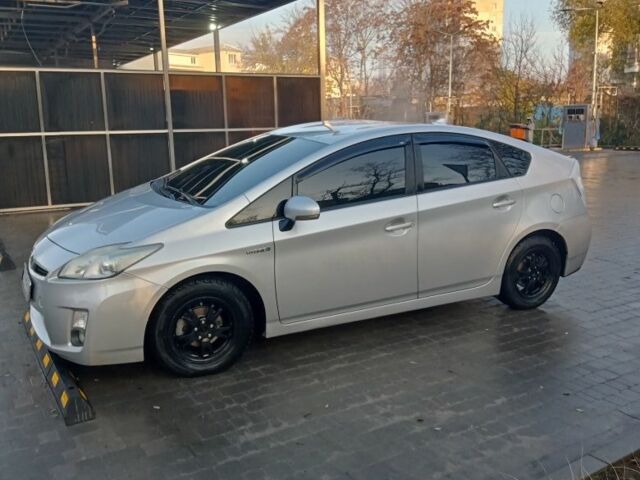 Серый Тойота Приус, объемом двигателя 1.8 л и пробегом 420 тыс. км за 8700 $, фото 1 на Automoto.ua