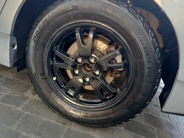 Серый Тойота Приус, объемом двигателя 1.8 л и пробегом 420 тыс. км за 8700 $, фото 7 на Automoto.ua