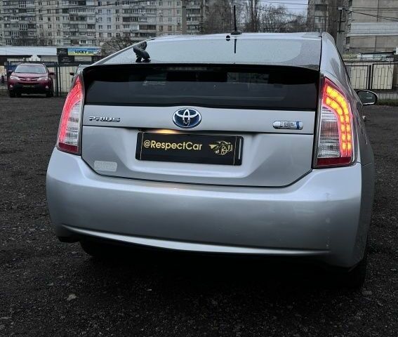 Серый Тойота Приус, объемом двигателя 1.8 л и пробегом 346 тыс. км за 11800 $, фото 2 на Automoto.ua