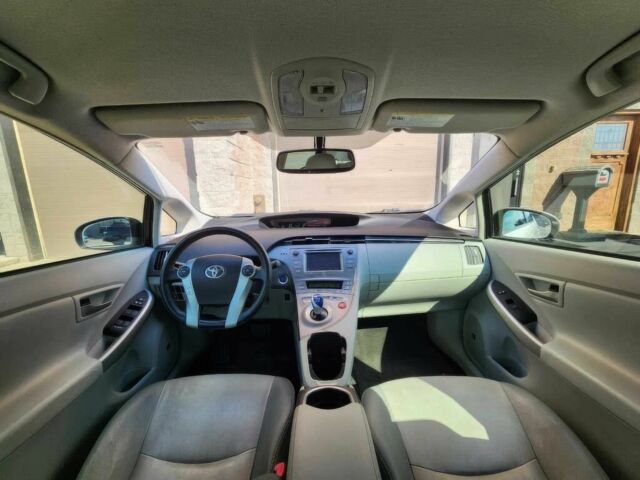 Тойота Приус 2013 в Чернигове на Automoto.ua Серый Тойота Приус, объемом двигателя 1.8 л и пробегом 84 тыс. км за 1900 $, фото 5 на Automoto.ua