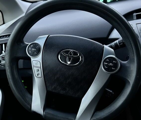 Серый Тойота Приус, объемом двигателя 1.8 л и пробегом 346 тыс. км за 11800 $, фото 7 на Automoto.ua