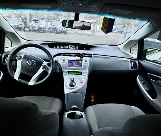 Серый Тойота Приус, объемом двигателя 1.8 л и пробегом 346 тыс. км за 11800 $, фото 5 на Automoto.ua