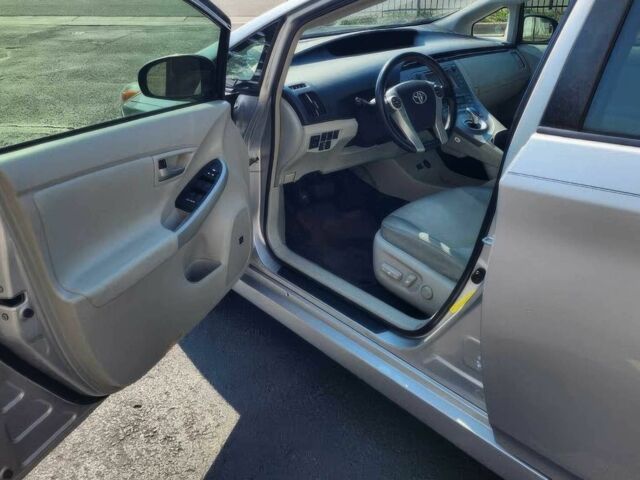 Тойота Приус 2013 в Чернигове на Automoto.ua Серый Тойота Приус, объемом двигателя 1.8 л и пробегом 84 тыс. км за 1900 $, фото 7 на Automoto.ua