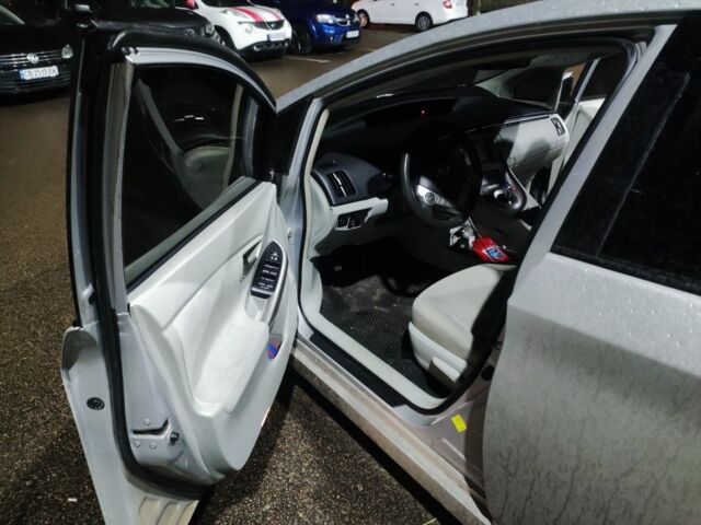 Серый Тойота Приус, объемом двигателя 1.8 л и пробегом 272 тыс. км за 10500 $, фото 1 на Automoto.ua