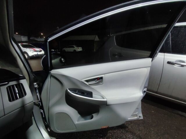 Серый Тойота Приус, объемом двигателя 1.8 л и пробегом 272 тыс. км за 10500 $, фото 4 на Automoto.ua