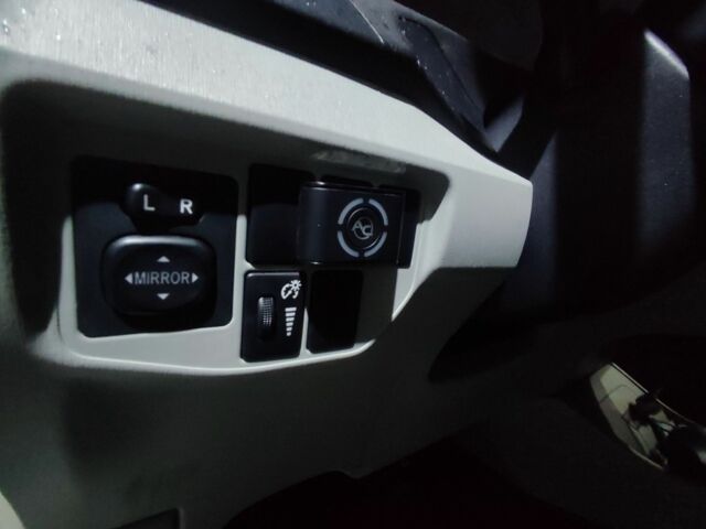 Серый Тойота Приус, объемом двигателя 1.8 л и пробегом 272 тыс. км за 10500 $, фото 2 на Automoto.ua