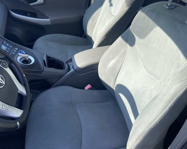 Синий Тойота Приус, объемом двигателя 1.8 л и пробегом 330 тыс. км за 9900 $, фото 5 на Automoto.ua