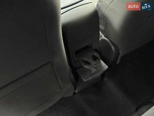 Синий Тойота Приус, объемом двигателя 1.8 л и пробегом 315 тыс. км за 10290 $, фото 33 на Automoto.ua