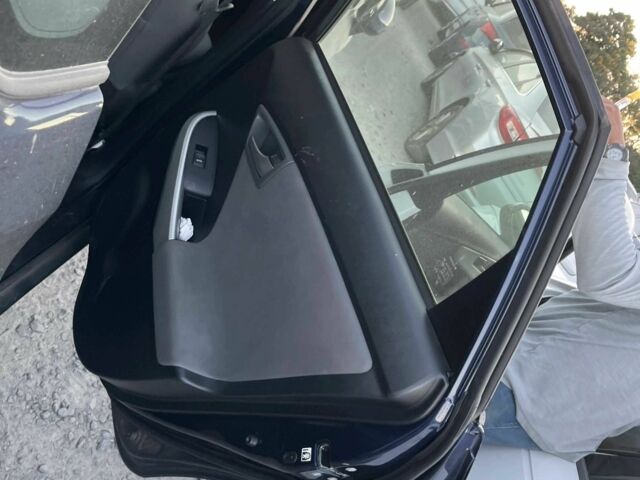 Синий Тойота Приус, объемом двигателя 1.8 л и пробегом 139 тыс. км за 10700 $, фото 6 на Automoto.ua