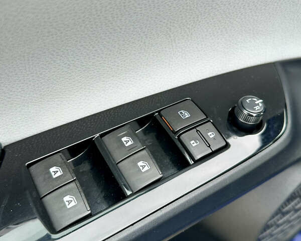 Синій Тойота Пріус, об'ємом двигуна 1.8 л та пробігом 137 тис. км за 15500 $, фото 16 на Automoto.ua