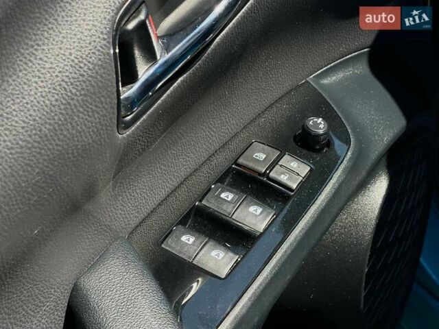 Синій Тойота Пріус, об'ємом двигуна 1.8 л та пробігом 74 тис. км за 21900 $, фото 6 на Automoto.ua