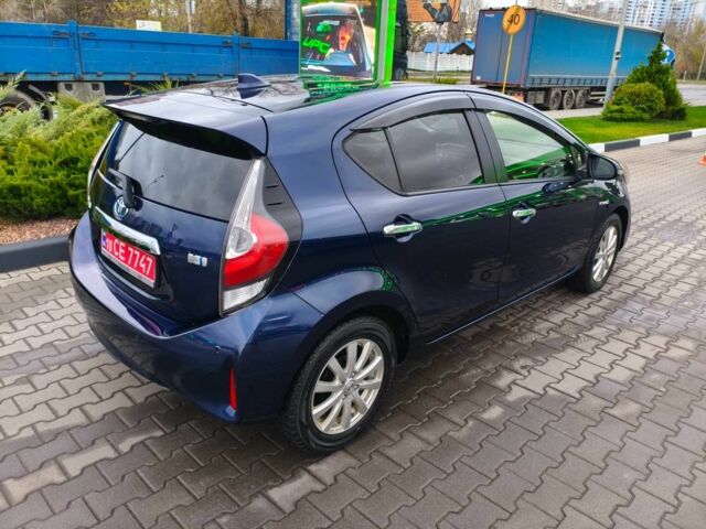 Синий Тойота Приус, объемом двигателя 1.5 л и пробегом 77 тыс. км за 12500 $, фото 2 на Automoto.ua