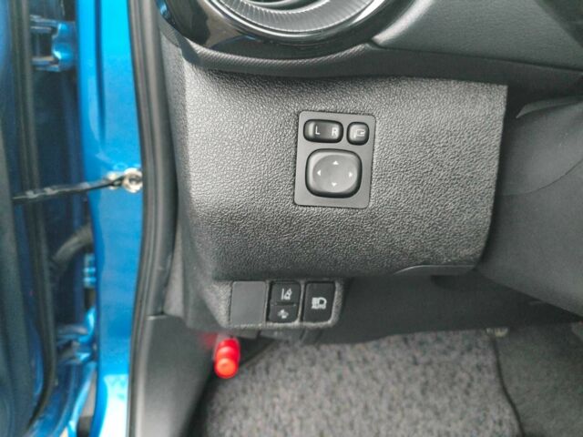 Синий Тойота Приус, объемом двигателя 1.5 л и пробегом 53 тыс. км за 13800 $, фото 15 на Automoto.ua