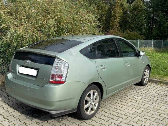 Зеленый Тойота Приус, объемом двигателя 1.5 л и пробегом 400 тыс. км за 6000 $, фото 2 на Automoto.ua