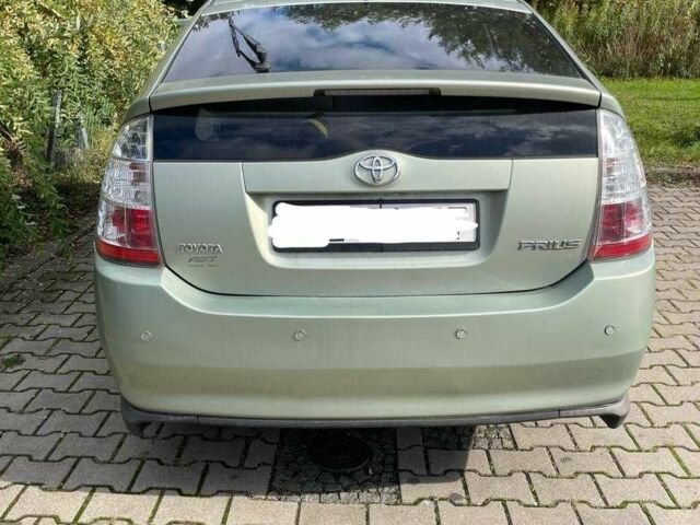 Зеленый Тойота Приус, объемом двигателя 1.5 л и пробегом 400 тыс. км за 6000 $, фото 1 на Automoto.ua