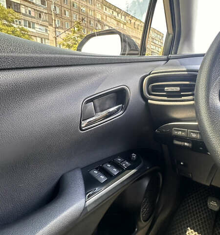 Зелений Тойота Пріус, об'ємом двигуна 1.8 л та пробігом 110 тис. км за 16000 $, фото 17 на Automoto.ua