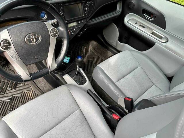 Оранжевый Тойота Приус, объемом двигателя 1.5 л и пробегом 280 тыс. км за 7500 $, фото 4 на Automoto.ua