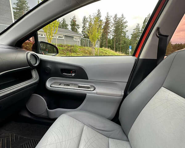 Оранжевый Тойота Приус, объемом двигателя 1.5 л и пробегом 260 тыс. км за 8000 $, фото 4 на Automoto.ua