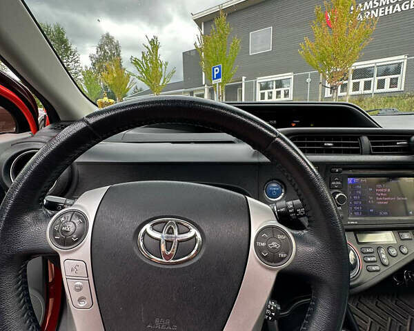 Оранжевый Тойота Приус, объемом двигателя 1.5 л и пробегом 260 тыс. км за 8000 $, фото 2 на Automoto.ua