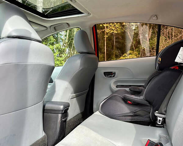 Оранжевый Тойота Приус, объемом двигателя 1.5 л и пробегом 260 тыс. км за 8000 $, фото 6 на Automoto.ua