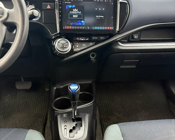 Оранжевый Тойота Приус, объемом двигателя 1.5 л и пробегом 238 тыс. км за 10000 $, фото 5 на Automoto.ua