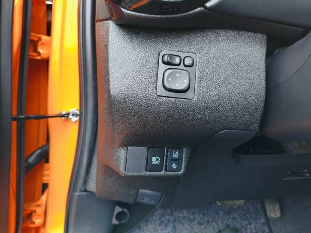 Оранжевый Тойота Приус, объемом двигателя 1.5 л и пробегом 97 тыс. км за 13400 $, фото 13 на Automoto.ua