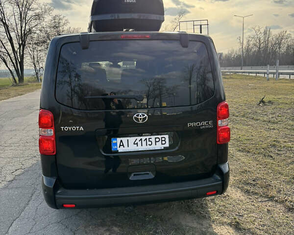 Черный Тойота Proace Verso, объемом двигателя 2 л и пробегом 68 тыс. км за 48000 $, фото 2 на Automoto.ua