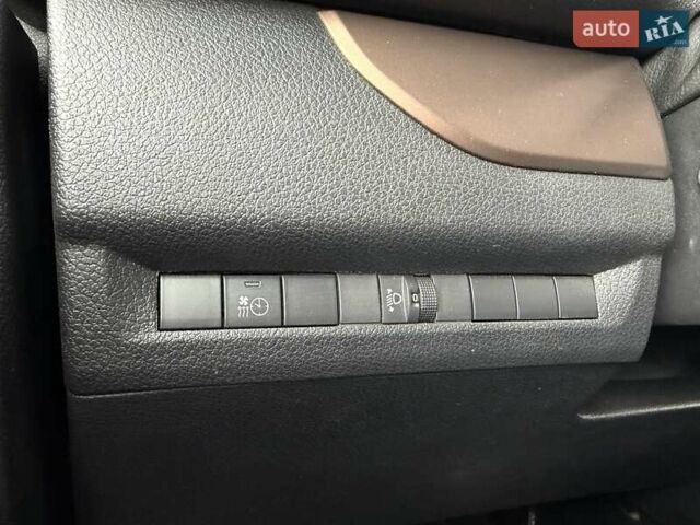 Красный Тойота Proace Verso, объемом двигателя 2 л и пробегом 77 тыс. км за 35800 $, фото 29 на Automoto.ua