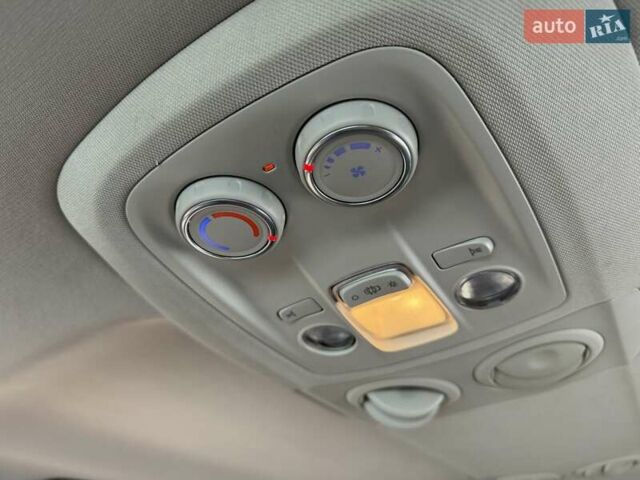 Красный Тойота Proace Verso, объемом двигателя 2 л и пробегом 77 тыс. км за 35800 $, фото 27 на Automoto.ua