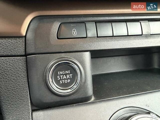 Красный Тойота Proace Verso, объемом двигателя 2 л и пробегом 77 тыс. км за 35800 $, фото 31 на Automoto.ua