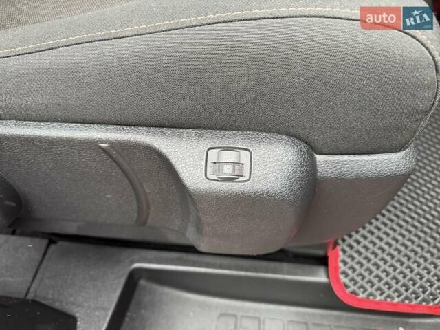 Красный Тойота Proace Verso, объемом двигателя 2 л и пробегом 77 тыс. км за 35800 $, фото 18 на Automoto.ua