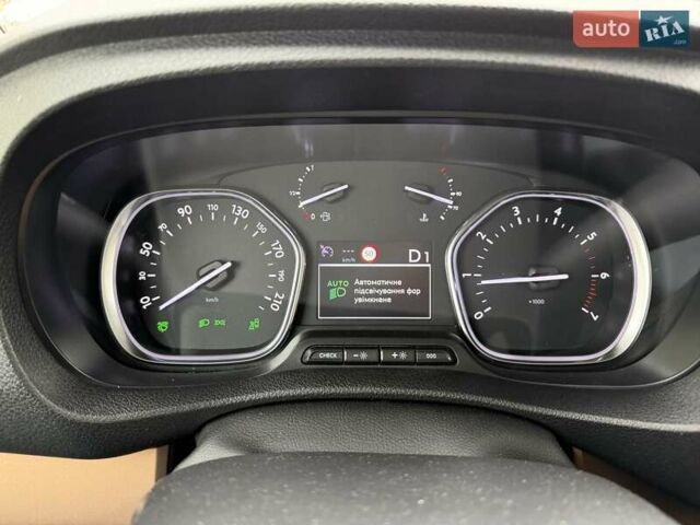 Красный Тойота Proace Verso, объемом двигателя 2 л и пробегом 77 тыс. км за 35800 $, фото 17 на Automoto.ua