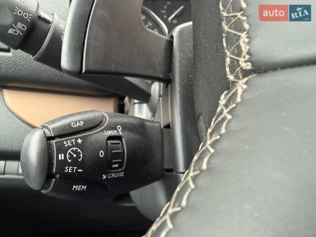 Красный Тойота Proace Verso, объемом двигателя 2 л и пробегом 77 тыс. км за 35800 $, фото 30 на Automoto.ua