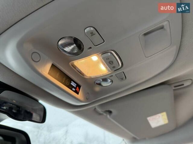 Красный Тойота Proace Verso, объемом двигателя 2 л и пробегом 77 тыс. км за 35800 $, фото 26 на Automoto.ua