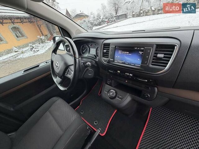 Красный Тойота Proace Verso, объемом двигателя 2 л и пробегом 77 тыс. км за 35800 $, фото 15 на Automoto.ua