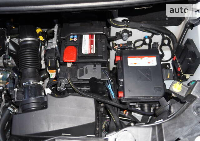 Тойота Proace Verso, объемом двигателя 2 л и пробегом 175 тыс. км за 38500 $, фото 10 на Automoto.ua