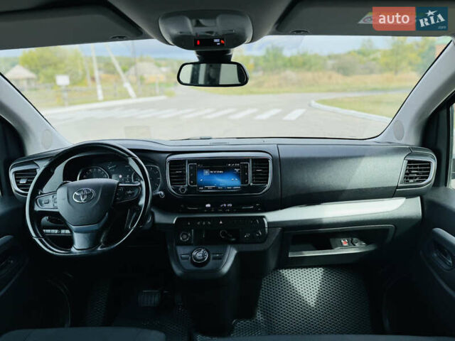 Серый Тойота Proace Verso, объемом двигателя 2 л и пробегом 47 тыс. км за 39500 $, фото 8 на Automoto.ua