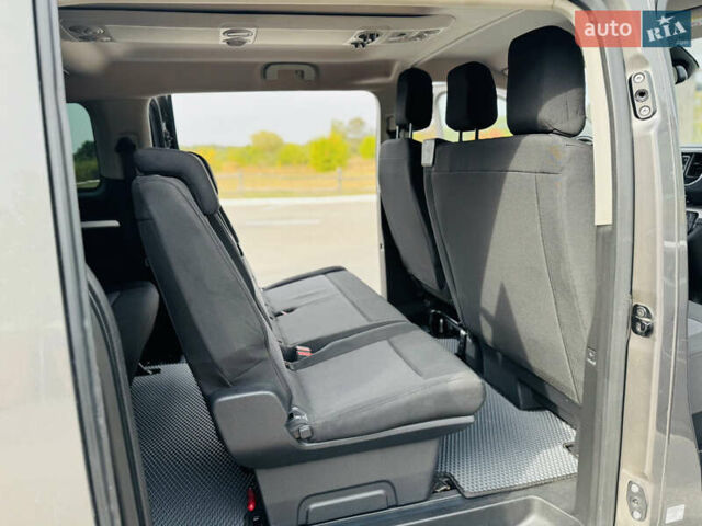 Серый Тойота Proace Verso, объемом двигателя 2 л и пробегом 47 тыс. км за 39500 $, фото 18 на Automoto.ua