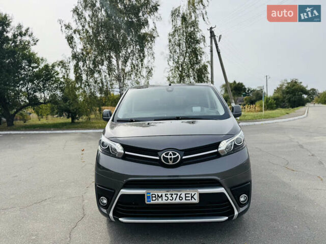 Серый Тойота Proace Verso, объемом двигателя 2 л и пробегом 47 тыс. км за 39500 $, фото 3 на Automoto.ua