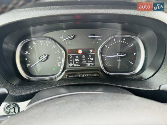 Серый Тойота Proace Verso, объемом двигателя 2 л и пробегом 47 тыс. км за 39500 $, фото 10 на Automoto.ua