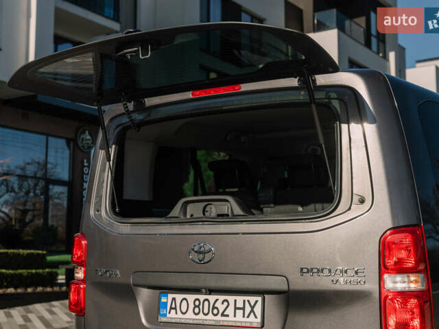Серый Тойота Proace Verso, объемом двигателя 2 л и пробегом 229 тыс. км за 35000 $, фото 65 на Automoto.ua