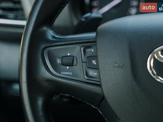 Серый Тойота Proace Verso, объемом двигателя 2 л и пробегом 229 тыс. км за 35000 $, фото 60 на Automoto.ua