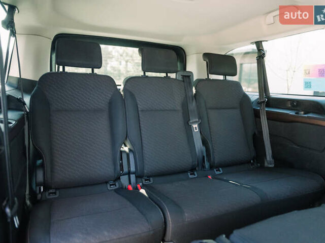 Серый Тойота Proace Verso, объемом двигателя 2 л и пробегом 229 тыс. км за 35000 $, фото 45 на Automoto.ua