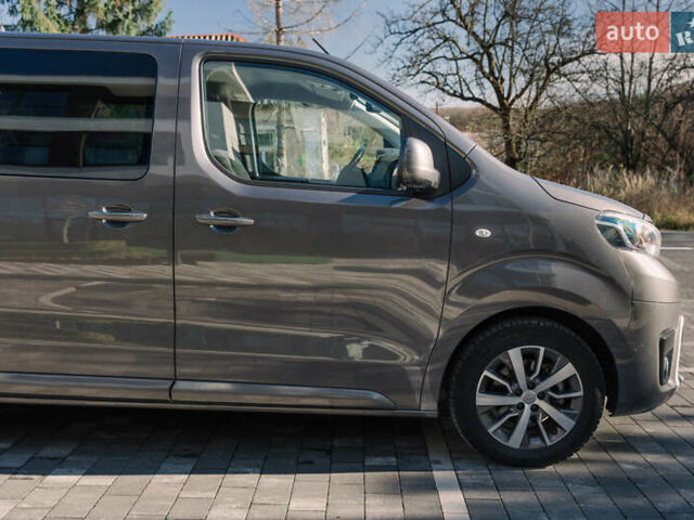 Серый Тойота Proace Verso, объемом двигателя 2 л и пробегом 229 тыс. км за 35000 $, фото 9 на Automoto.ua