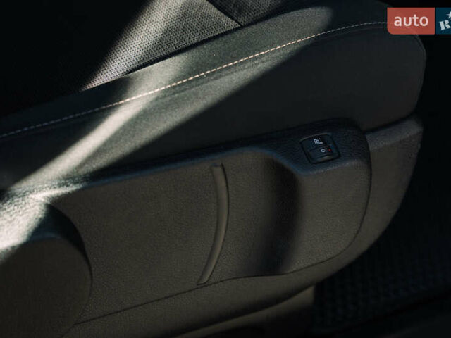 Серый Тойота Proace Verso, объемом двигателя 2 л и пробегом 229 тыс. км за 35000 $, фото 50 на Automoto.ua