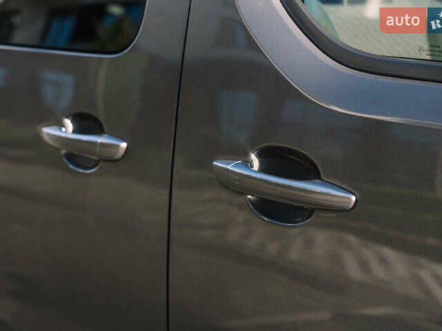 Серый Тойота Proace Verso, объемом двигателя 2 л и пробегом 229 тыс. км за 35000 $, фото 25 на Automoto.ua