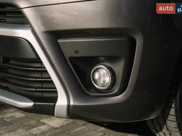 Серый Тойота Proace Verso, объемом двигателя 2 л и пробегом 229 тыс. км за 35000 $, фото 22 на Automoto.ua