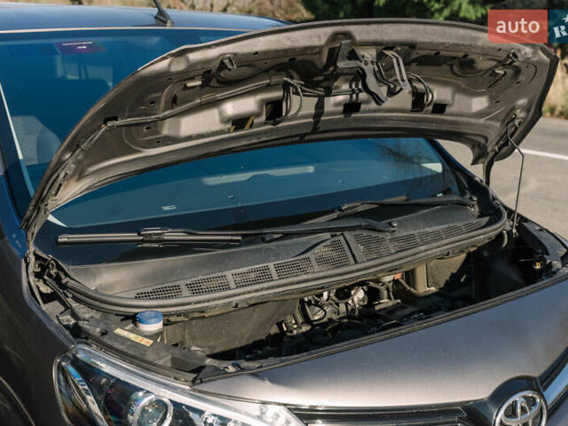 Серый Тойота Proace Verso, объемом двигателя 2 л и пробегом 229 тыс. км за 35000 $, фото 27 на Automoto.ua